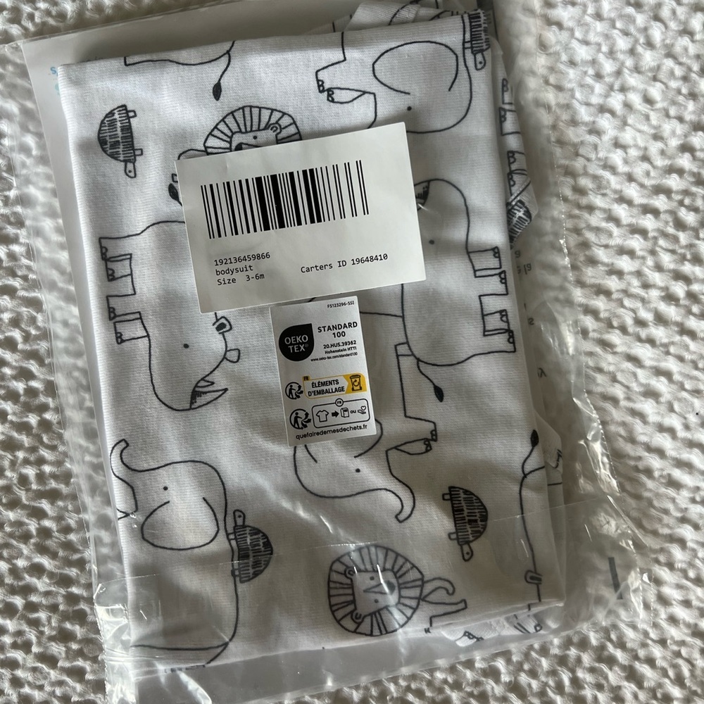 NWT Bundle 2x baby items: Swaddle and Onesie - Picture 6 of 7